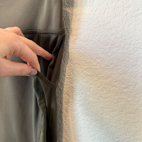 Lululemon Dark Green Mesh Detail 7/8 Length Mid Rise Leggings - Size 6 - EUC - Picture 3 of 7